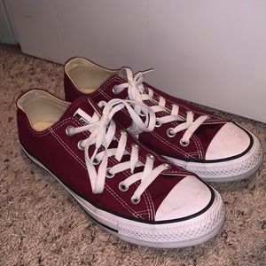 Women’s maroon converse